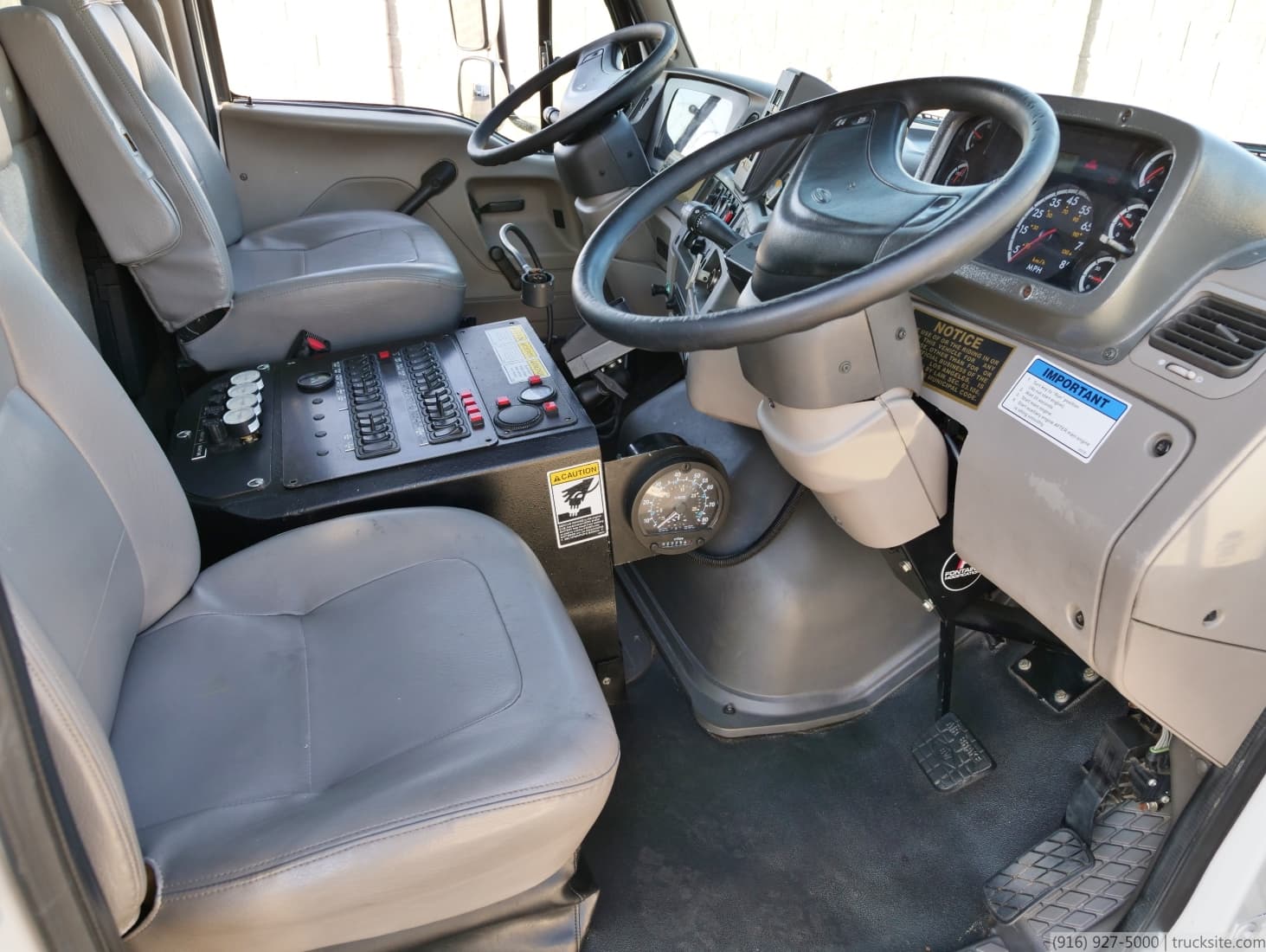 2009 Sterling Schwarze M6000SE CNG Broom Sweeper