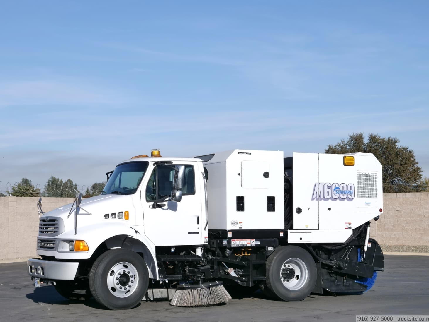 2009 Sterling Schwarze M6000SE CNG Broom Sweeper