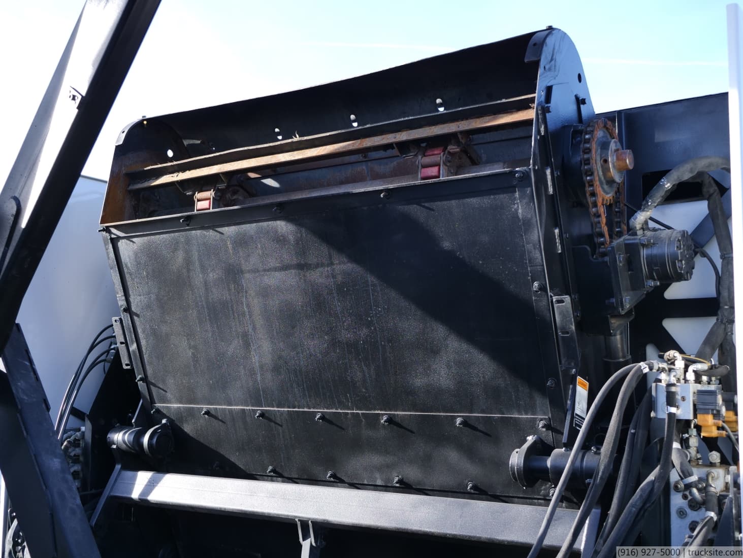 2009 Sterling Schwarze M6000SE CNG Broom Sweeper