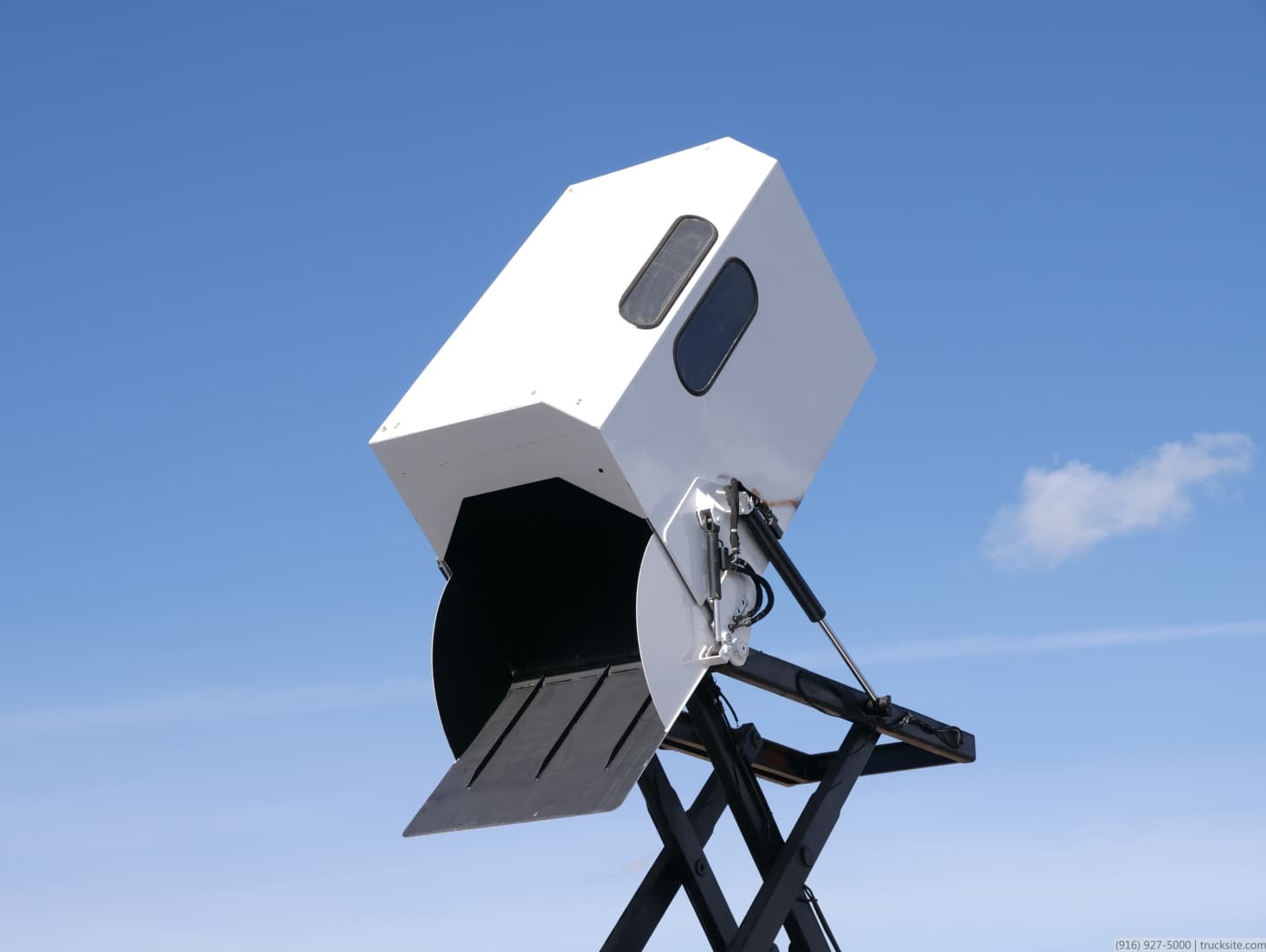 2009 Sterling Schwarze M6000SE CNG Broom Sweeper