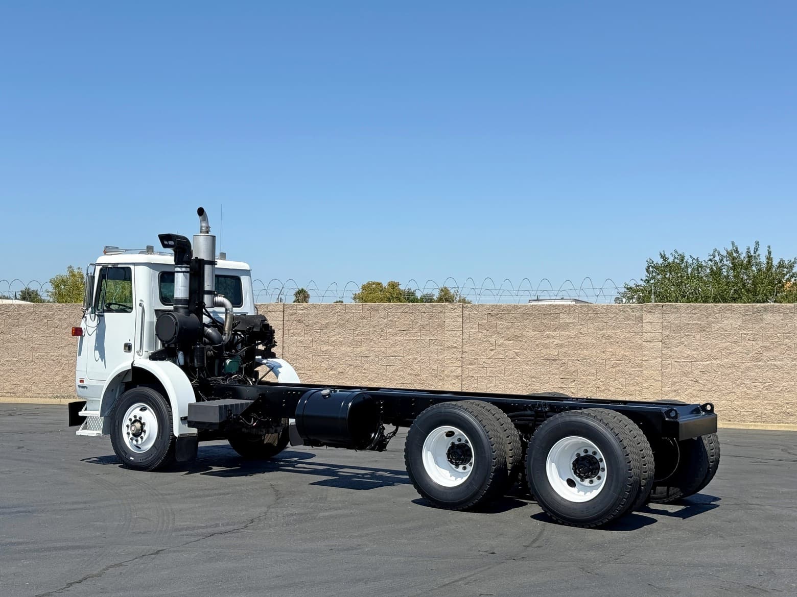 2002 Volvo WX64 Cab & Chassis