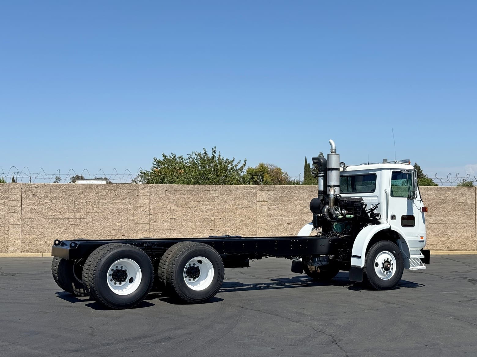 2002 Volvo WX64 Cab & Chassis