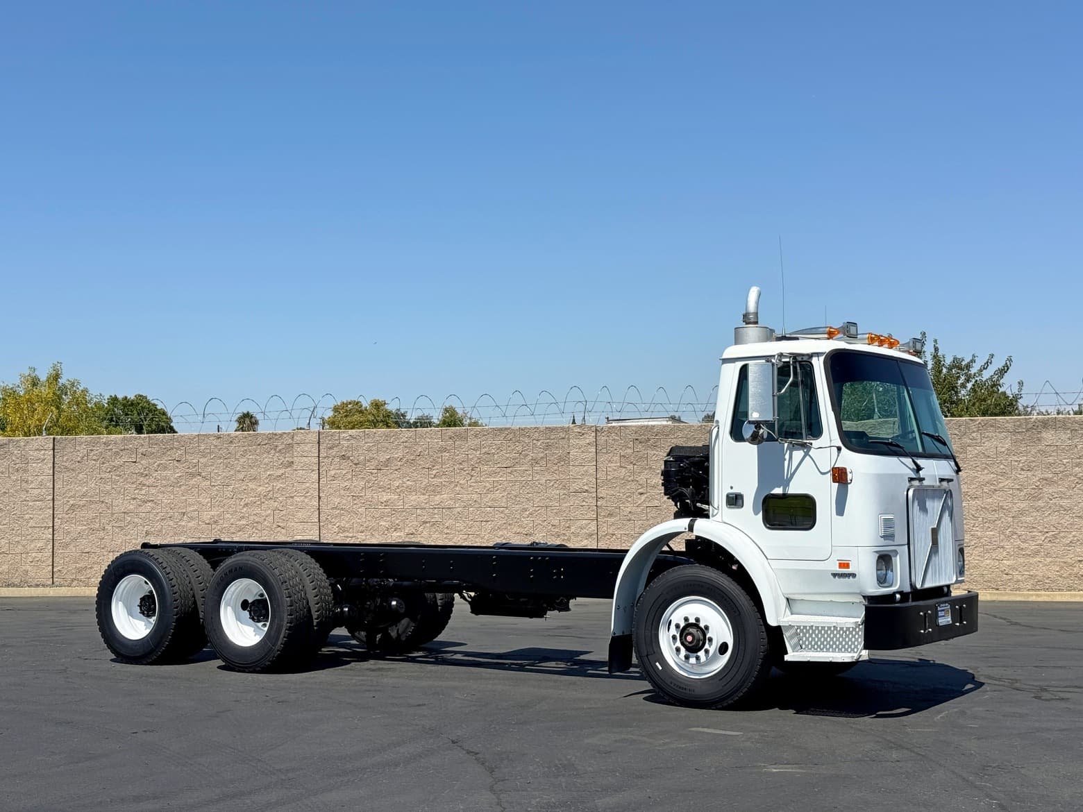 2002 Volvo WX64 Cab & Chassis