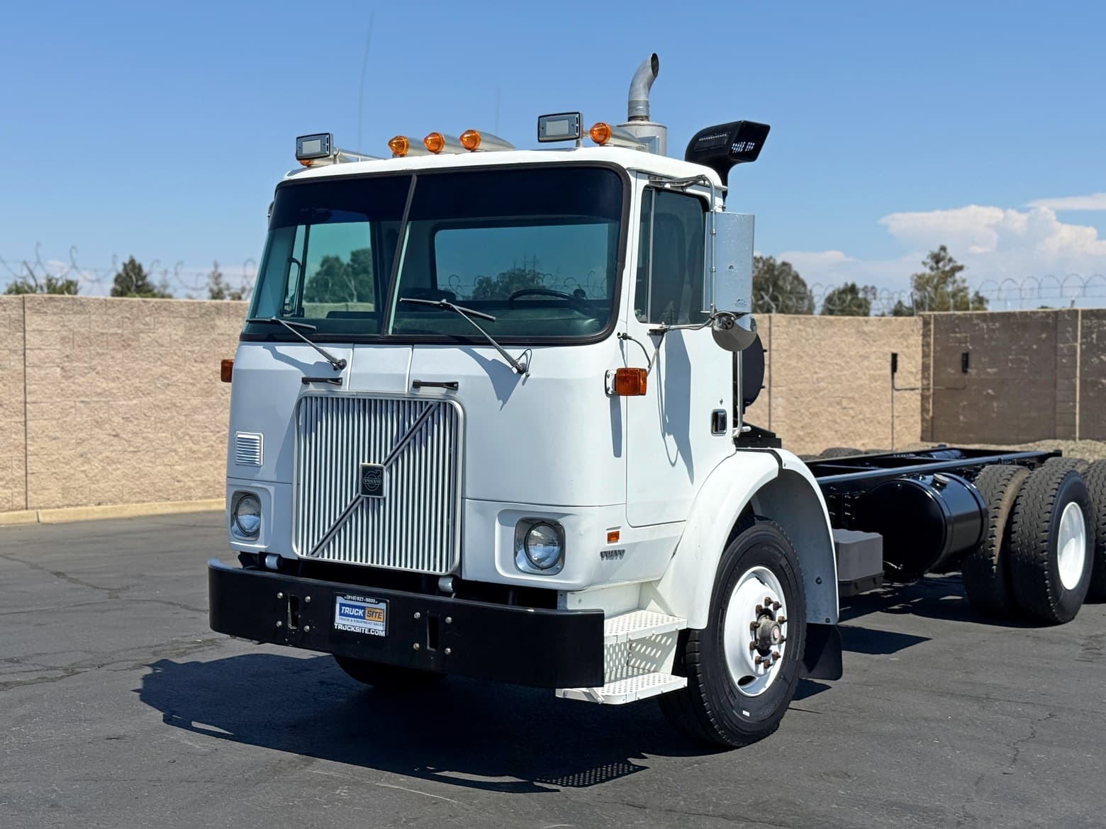 2002 Volvo WX64 Cab & Chassis