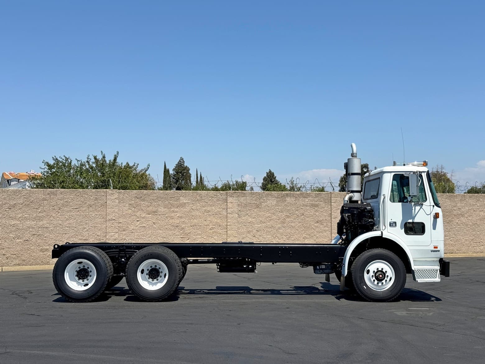 2002 Volvo WX64 Cab & Chassis