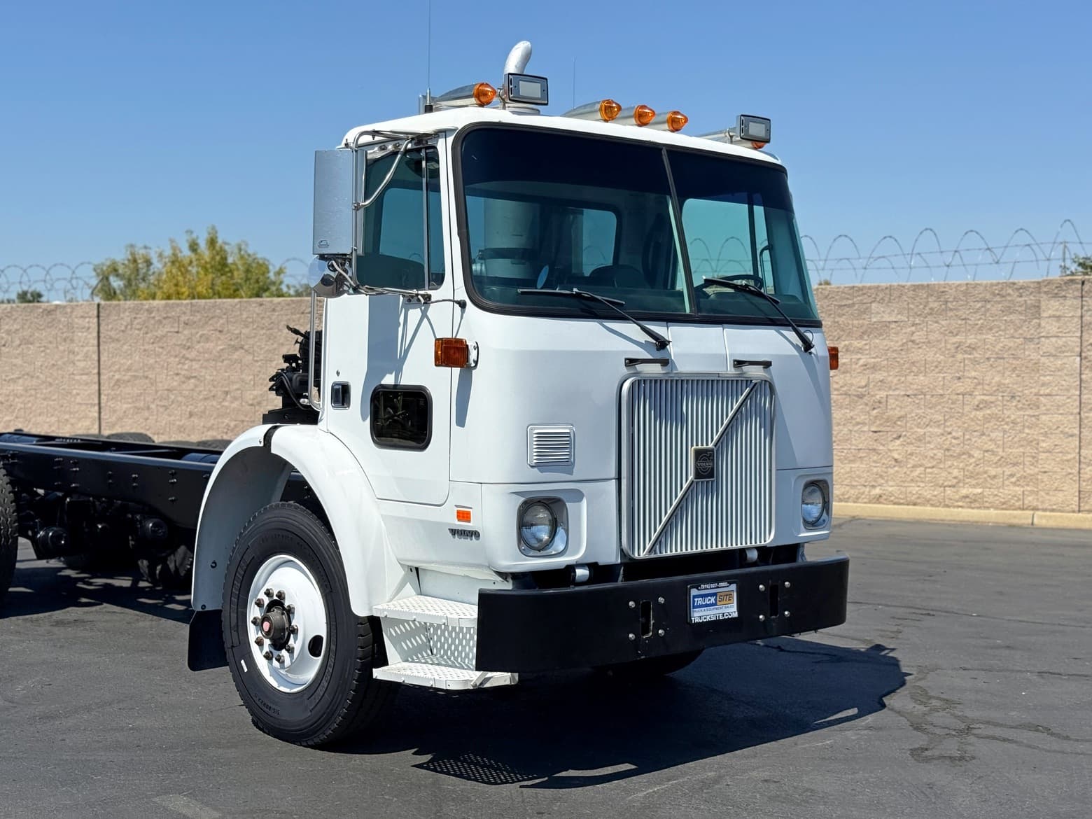 2002 Volvo WX64 Cab & Chassis