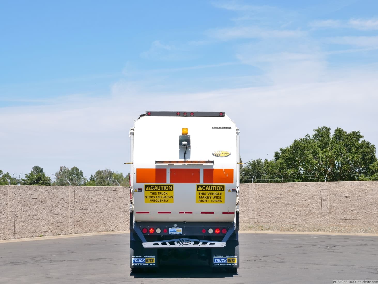 2009 CCC Labrie Expert 2000 Side Load Garbage Truck