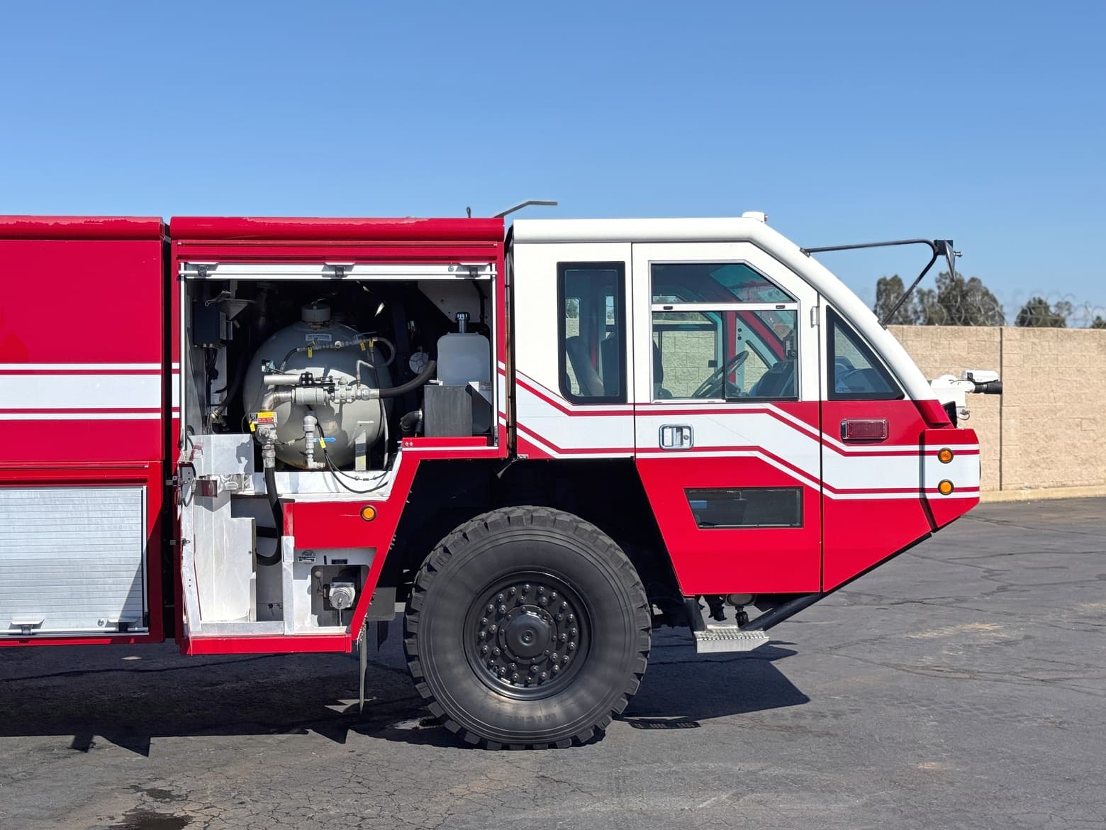 2000 Rosenbauer Panther 4x4 ARFF Aircraft Rescue Truck