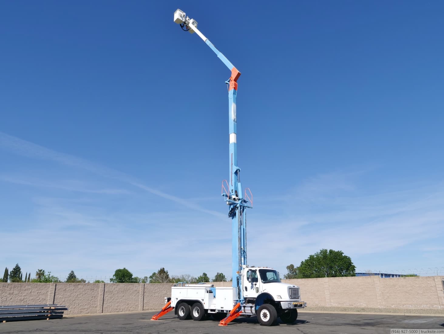 Altec A77-TE93 Non-Overcenter Elevator 98' Bucket Body