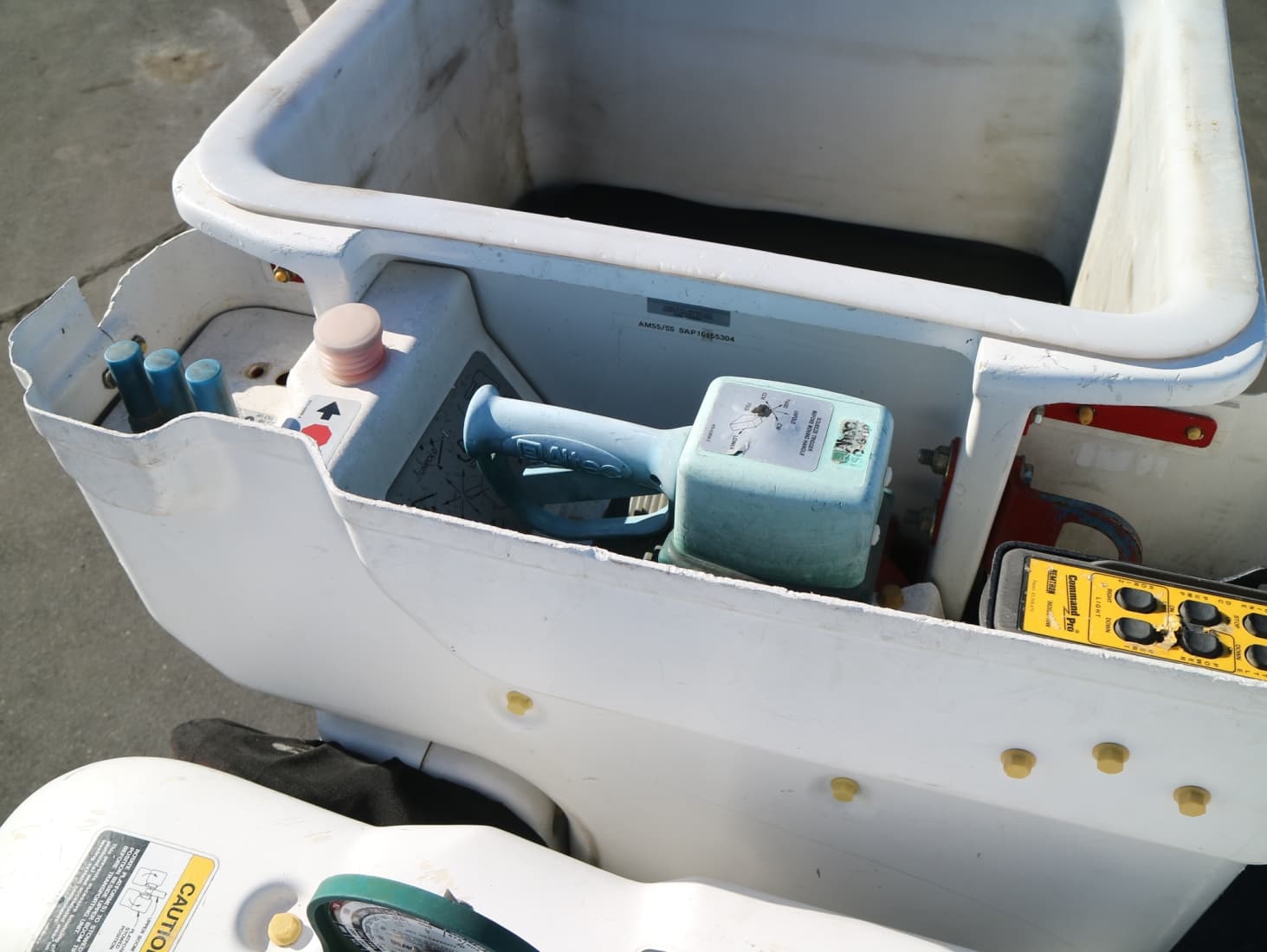 Altec AM55 Overcenter 60' Bucket Body w/Jib