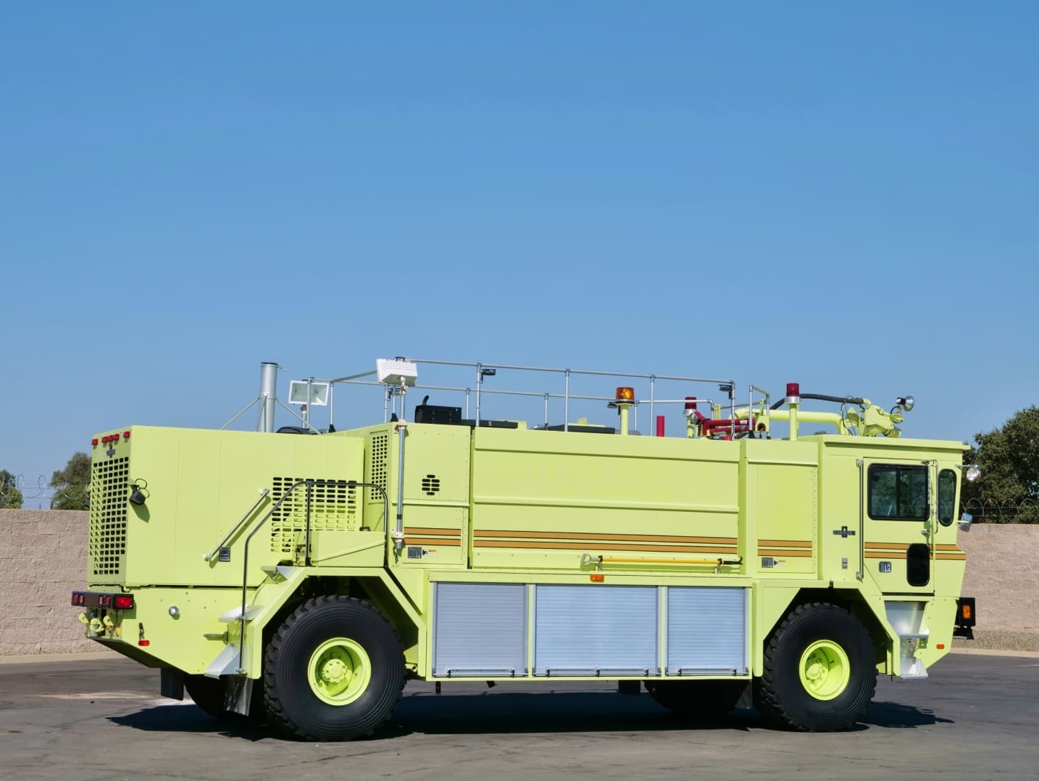 1997 Oshkosh T-1500 4x4 ARFF Aircraft Rescue Truck