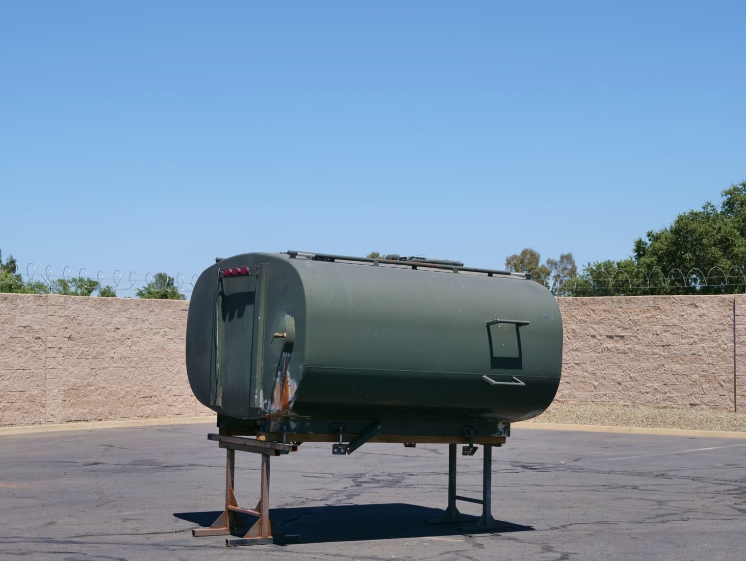 Isometrics 1,500 Gallon Stainless Steel Water Tank