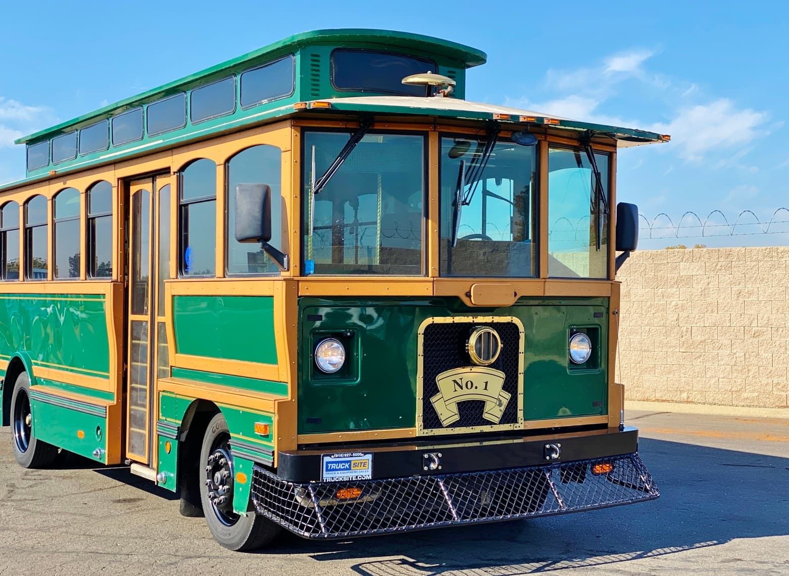 2002 Freightliner MB55 Chance Coach 27 Passenger Trolley Bus