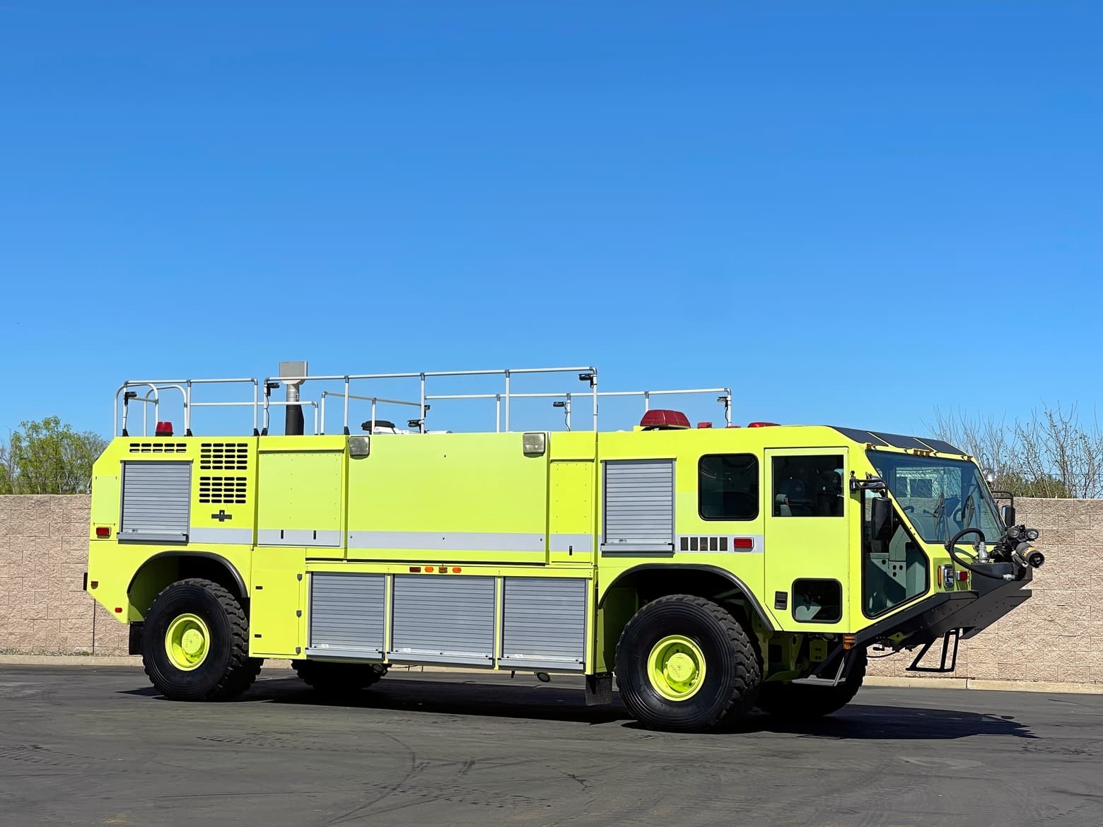 2003 Oshkosh Striker 1500 ARFF Aircraft Rescue