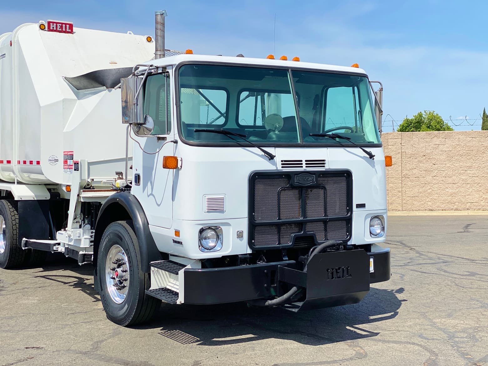 2008 Autocar Heil Rapid Rail 30 Yard Side Loader Garbage Truck