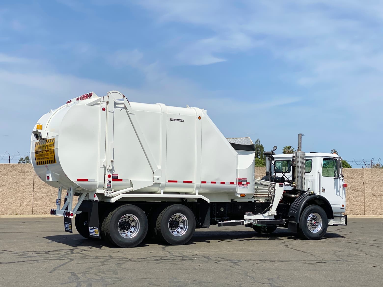 2008 Autocar Heil Rapid Rail 30 Yard Side Loader Garbage Truck