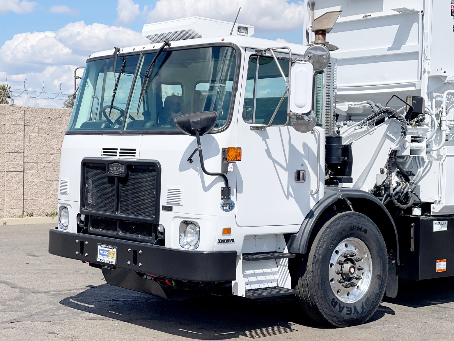 2011 Autocar Xpeditor Wayne Curbtender 31 Yard ASL Garbage Truck