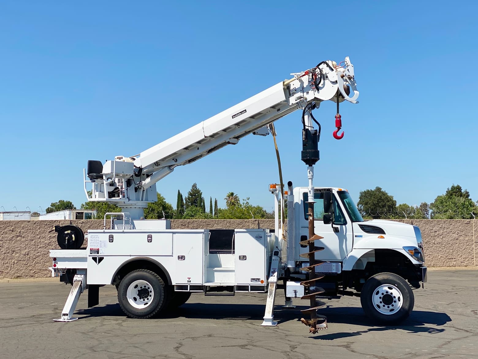 2014 Altec DC47-TR Digger Derrick Rear Mounted Body