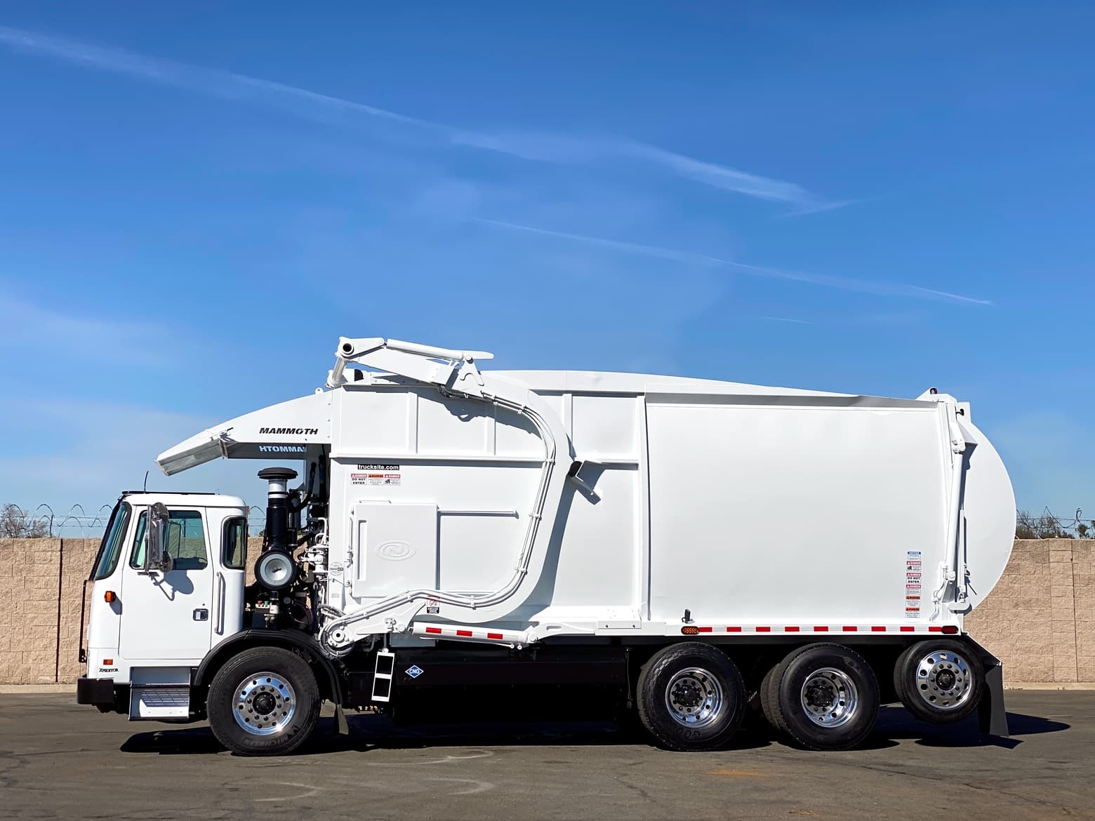 2009 Autocar New Way Mammoth 40 YD CNG Front Loader