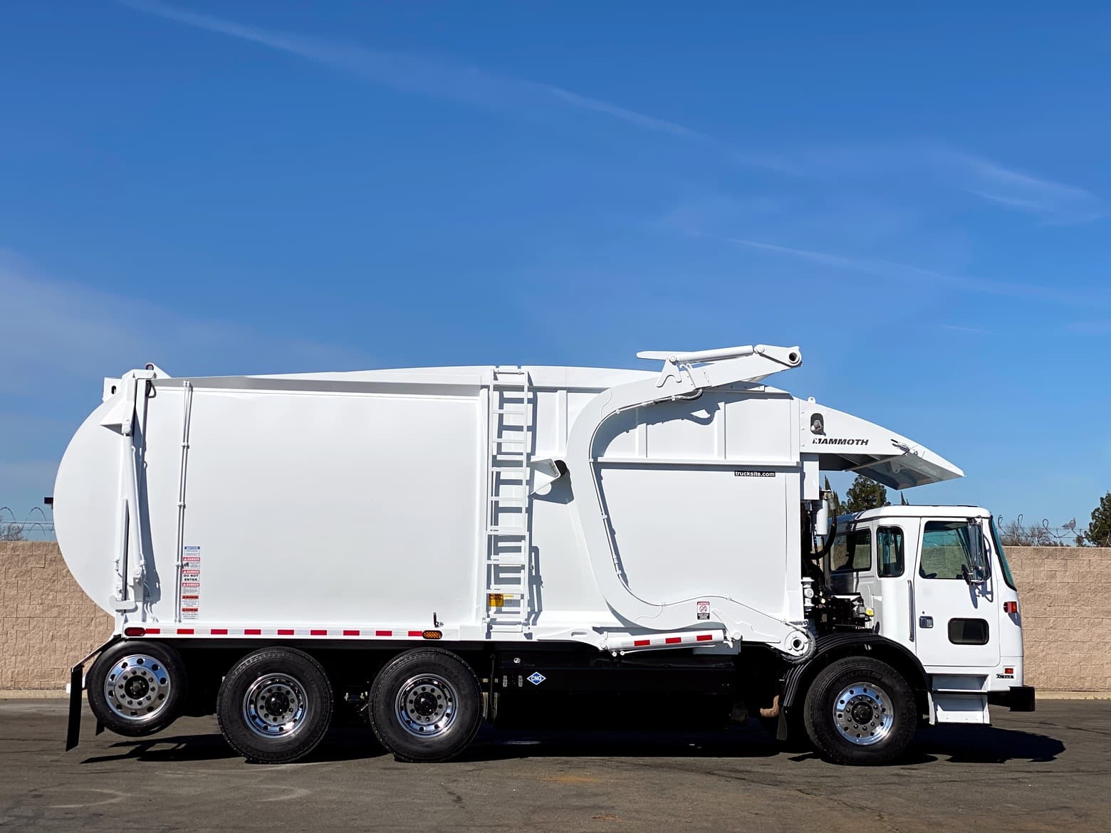 2009 Autocar New Way Mammoth 40 YD CNG Front Loader