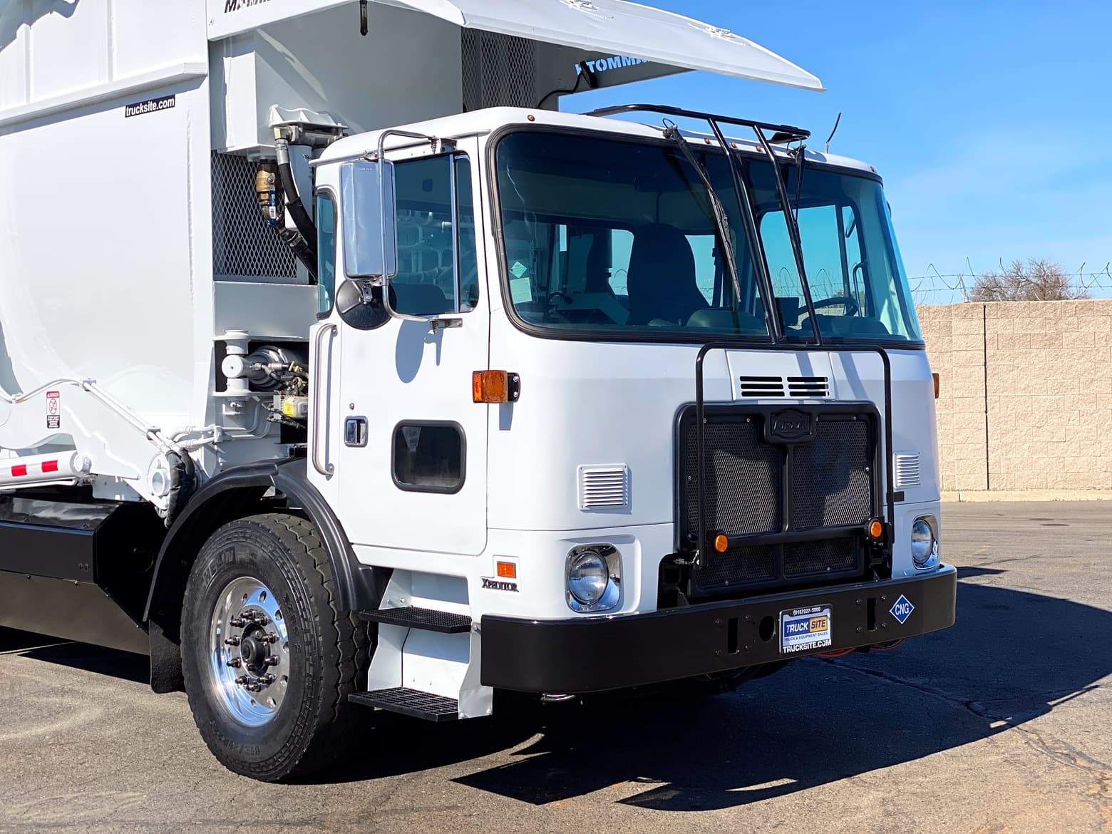 2009 Autocar New Way Mammoth 40 YD CNG Front Loader