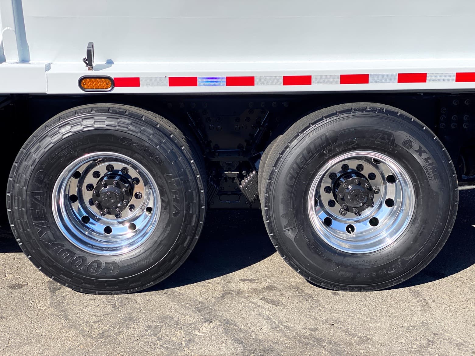 2009 Autocar New Way Mammoth 40 YD CNG Front Loader