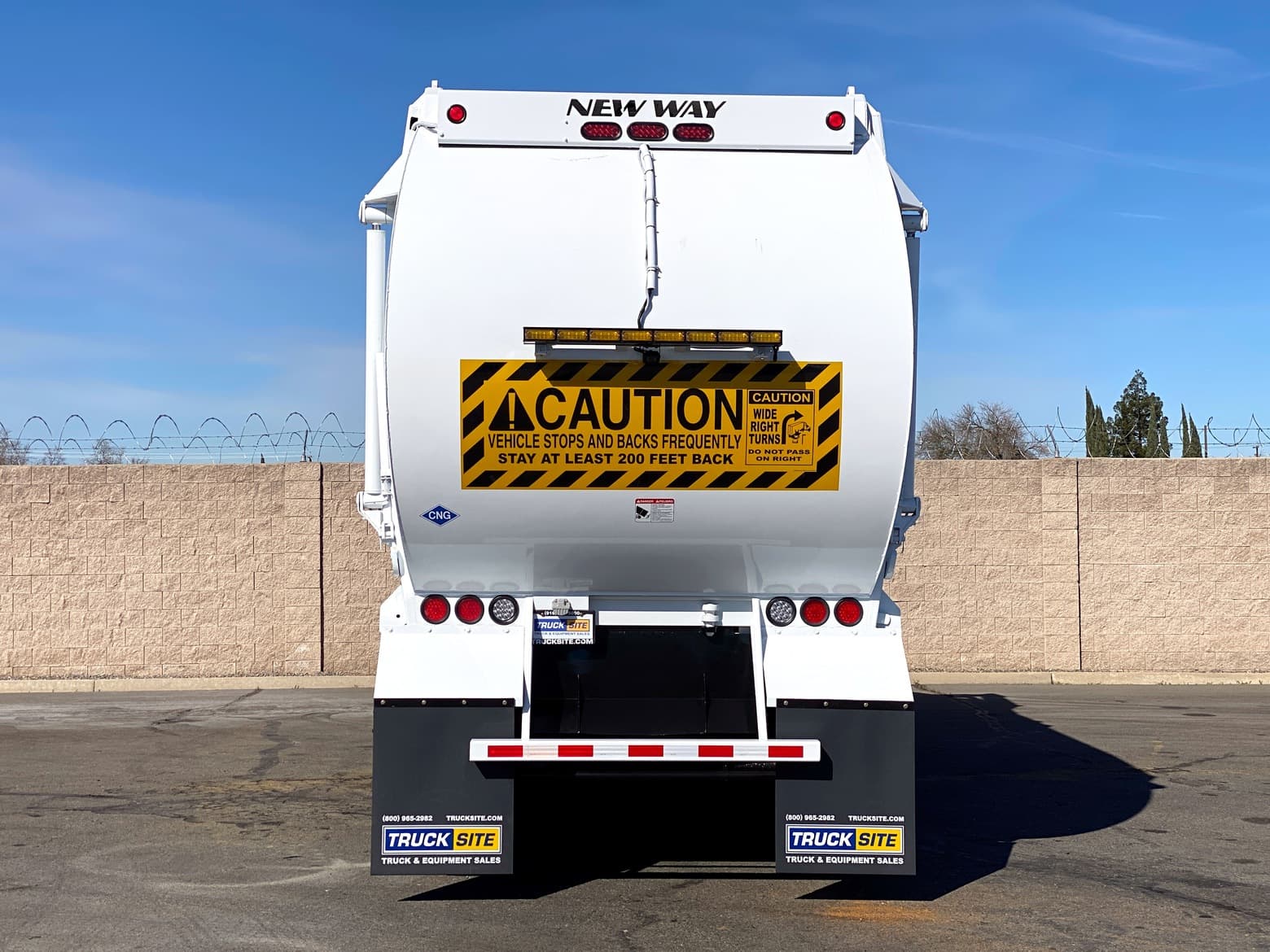 2009 Autocar New Way Mammoth 40 YD CNG Front Loader