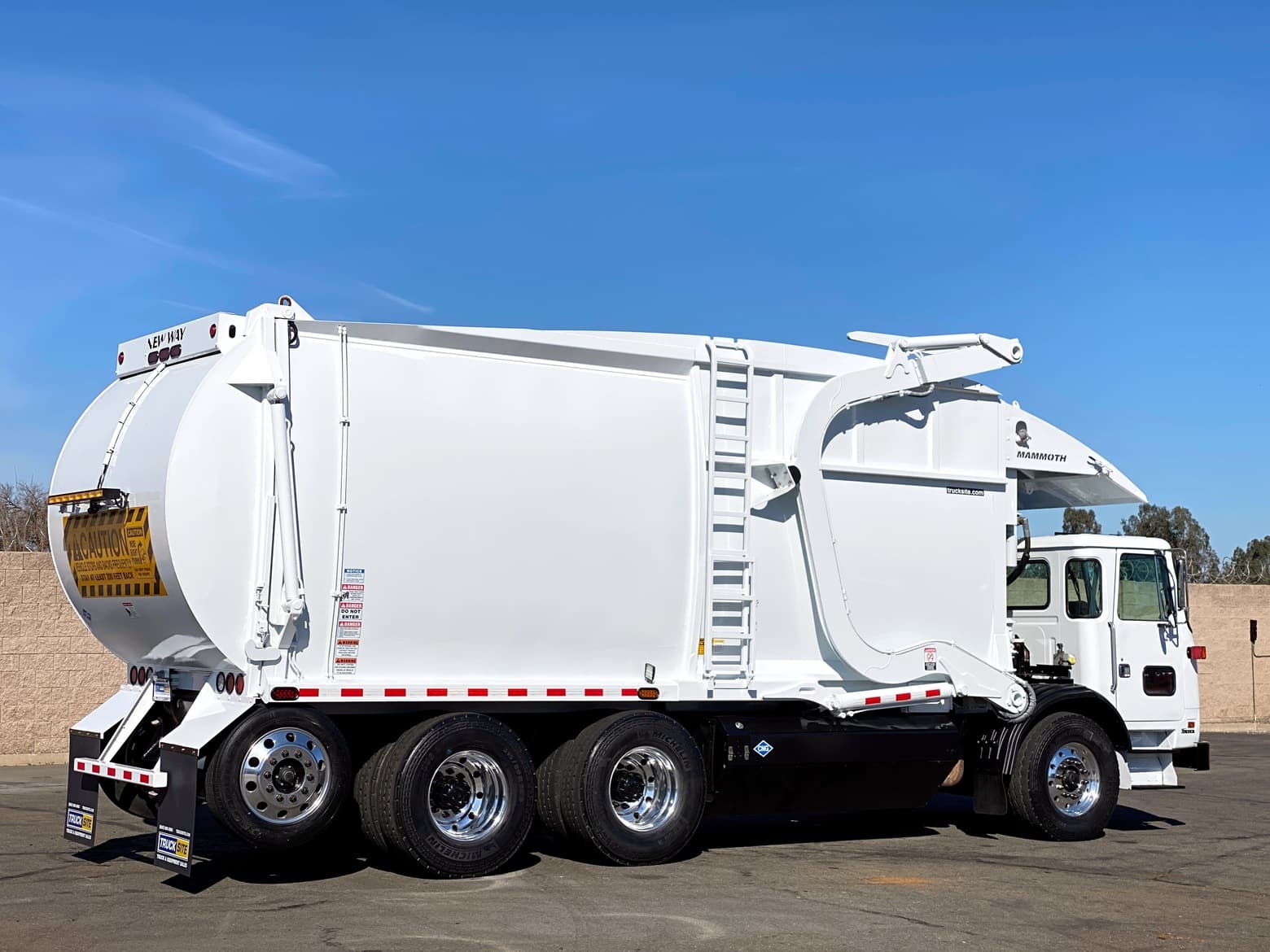 2009 Autocar New Way Mammoth 40 YD CNG Front Loader