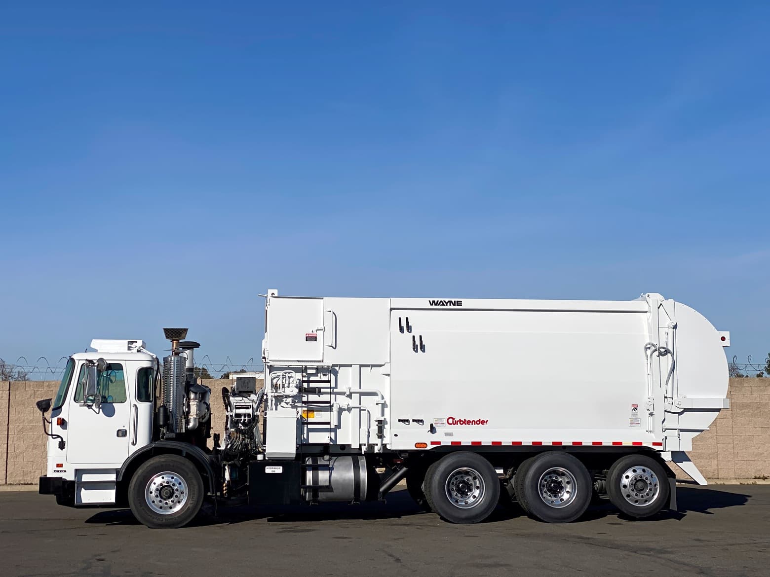 2011 Autocar Wayne Curbtender 31 Yard Side Loader Garbage Truck