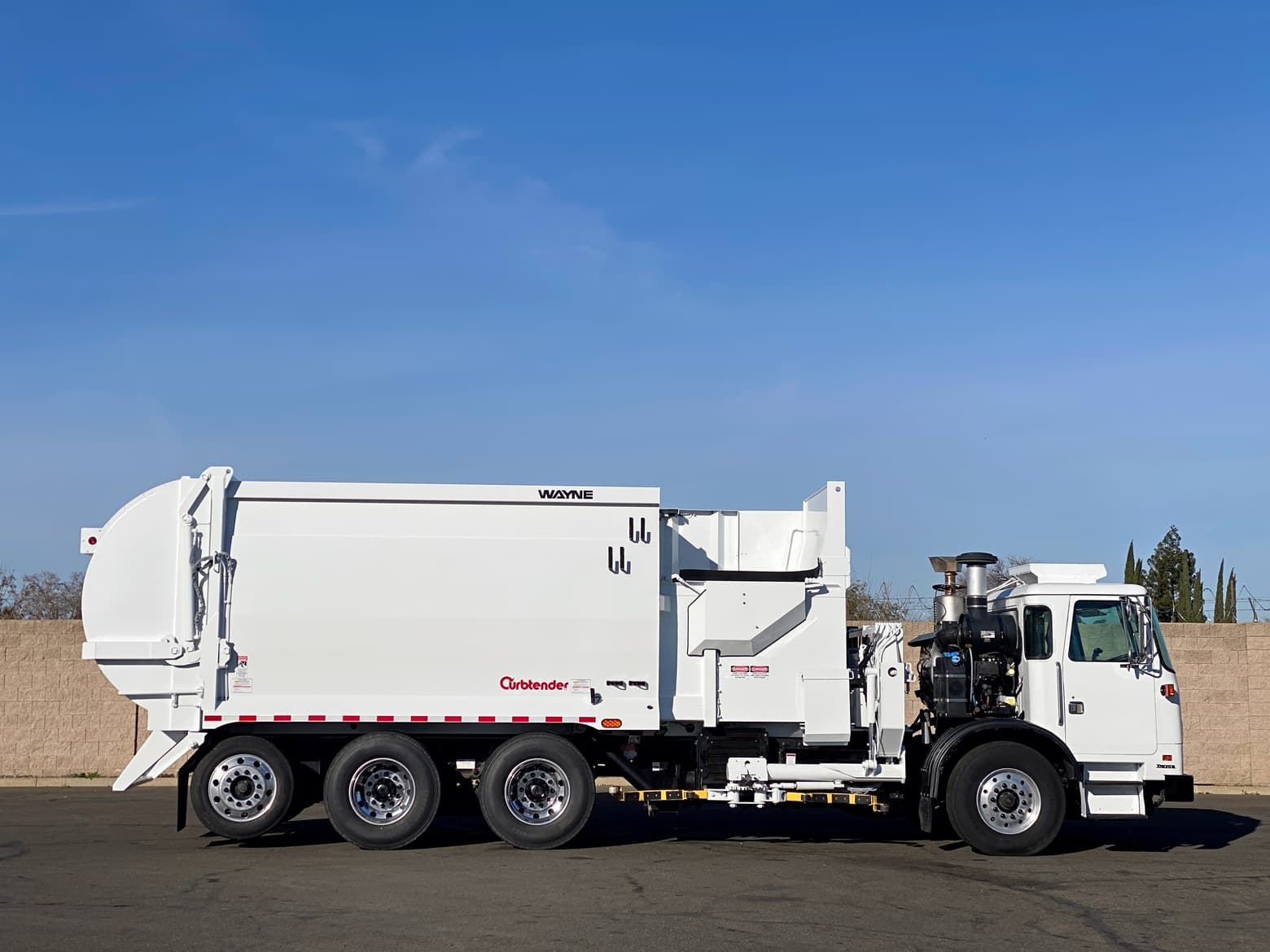 2011 Autocar Wayne Curbtender 31 Yard Side Loader Garbage Truck