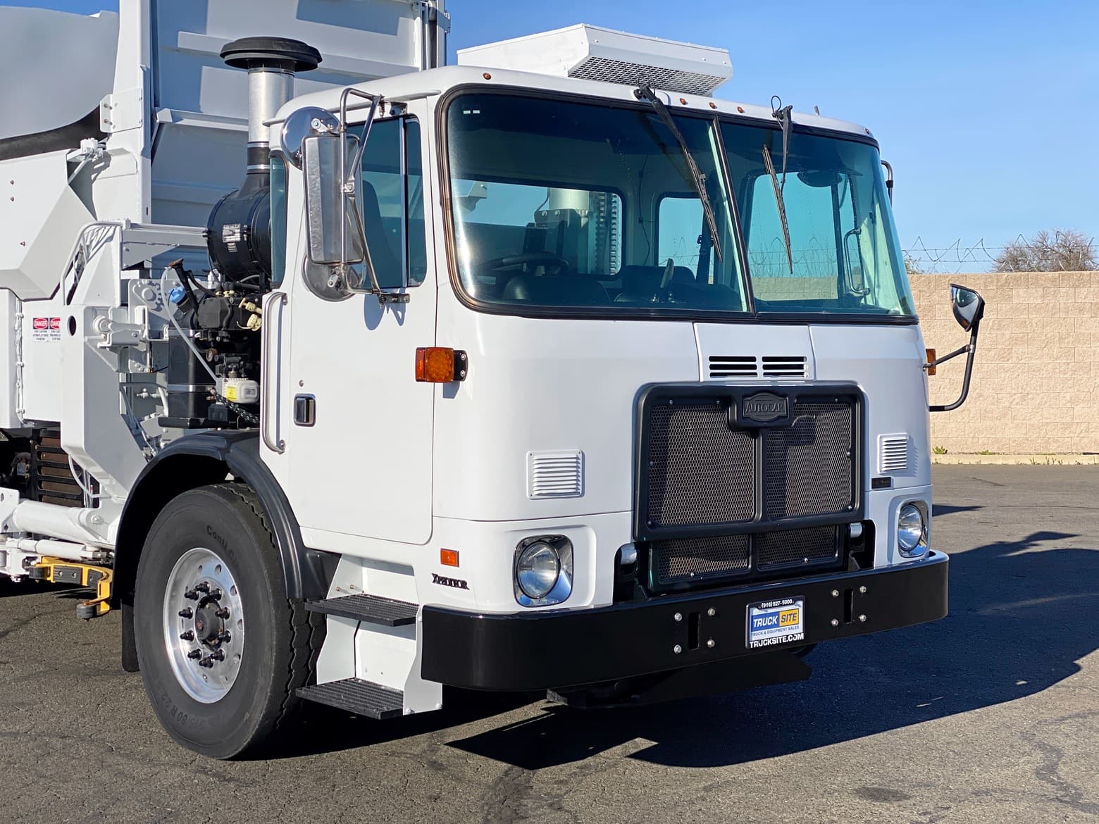 2011 Autocar Wayne Curbtender 31 Yard Side Loader Garbage Truck