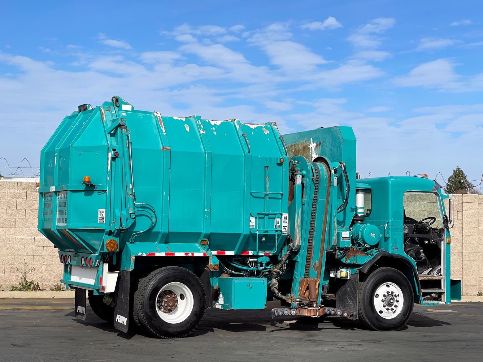 2001 Peterbilt 320 Amrep Automated Side Loader Garbage Truck