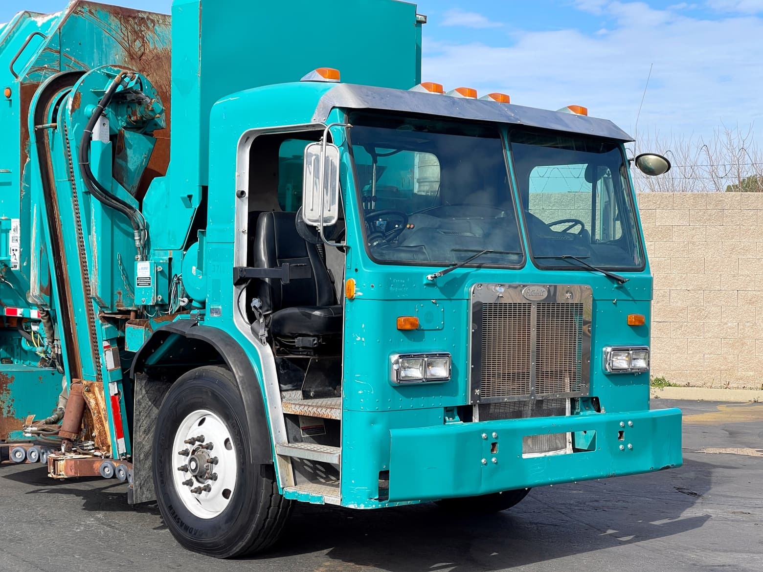 2001 Peterbilt 320 Amrep Automated Side Loader Garbage Truck