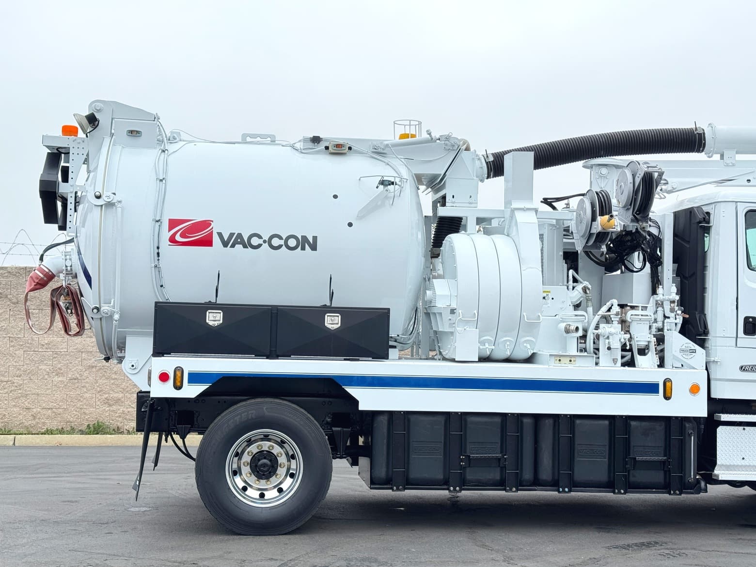 1993 Freightliner Vac-Con 9 YD Vacuum Hydro Excavator Truck