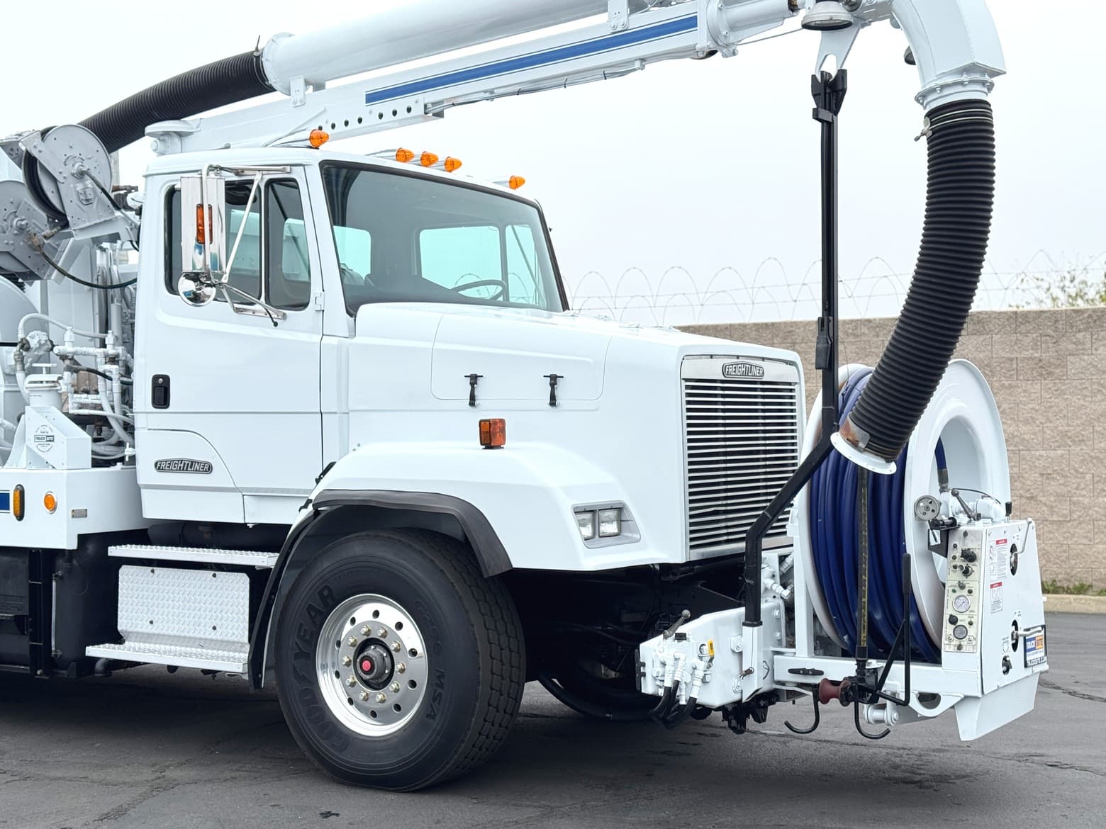 1993 Freightliner Vac-Con 9 YD Vacuum Hydro Excavator Truck