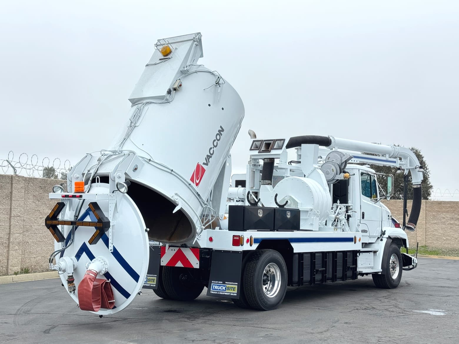 1993 Freightliner Vac-Con 9 YD Vacuum Hydro Excavator Truck