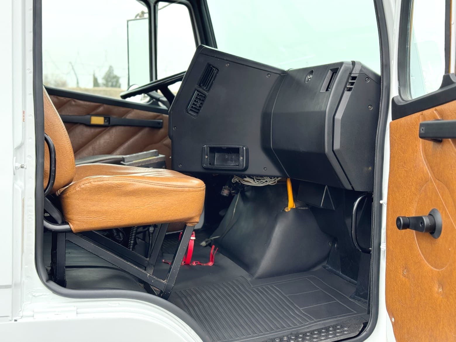 1993 Freightliner Vac-Con 9 YD Vacuum Hydro Excavator Truck