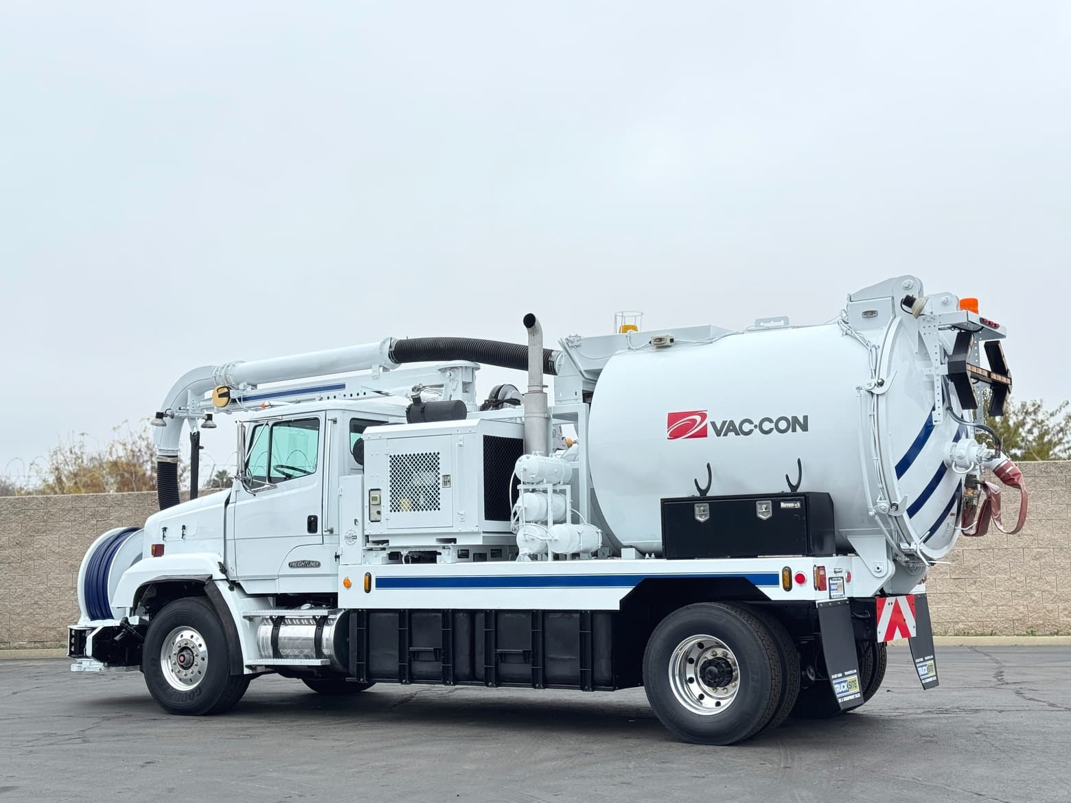 1993 Freightliner Vac-Con 9 YD Vacuum Hydro Excavator Truck