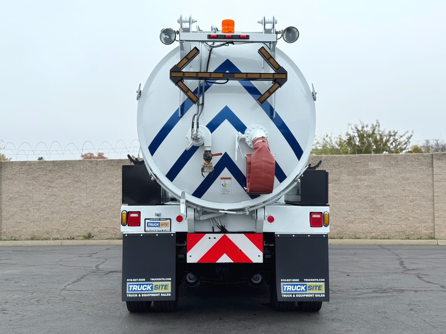 1993 Freightliner Vac-Con 9 YD Vacuum Hydro Excavator Truck