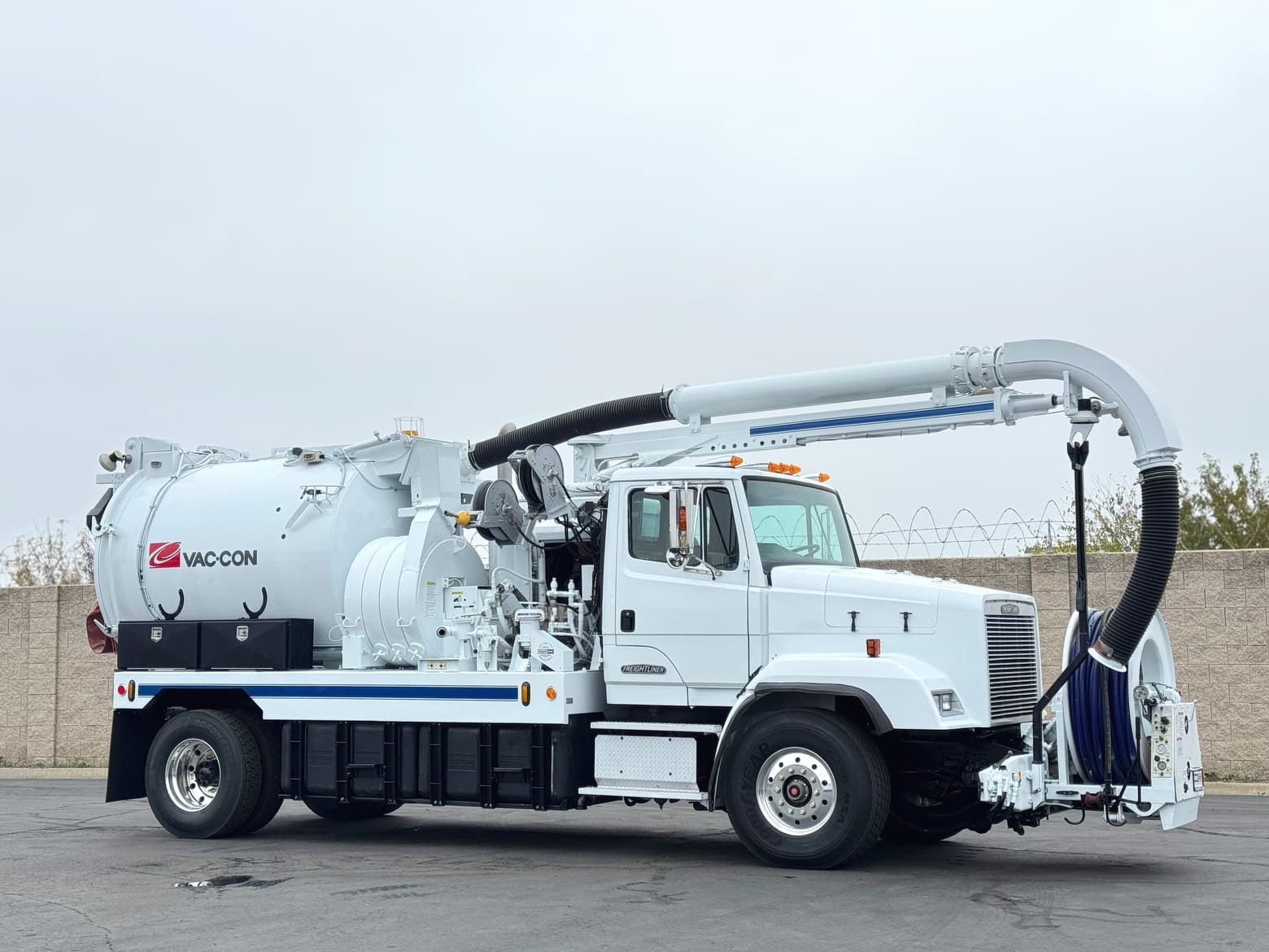 1993 Freightliner Vac-Con 9 YD Vacuum Hydro Excavator Truck