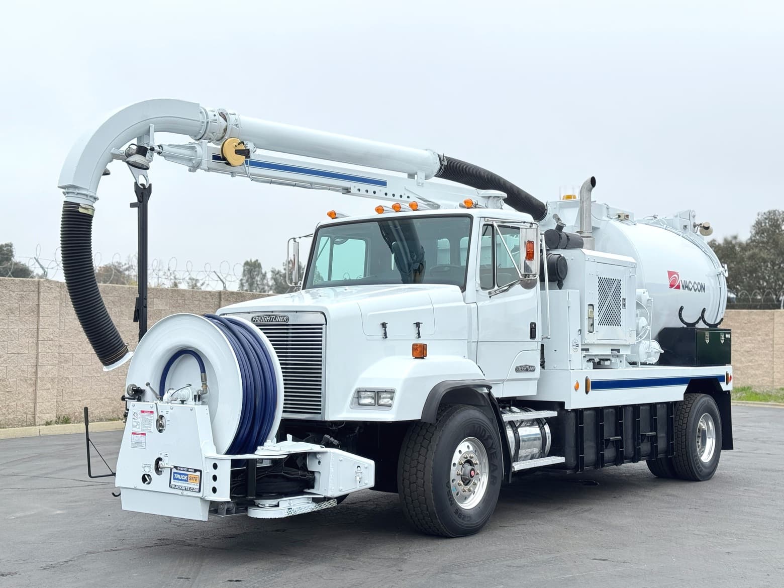 1993 Freightliner Vac-Con 9 YD Vacuum Hydro Excavator Truck
