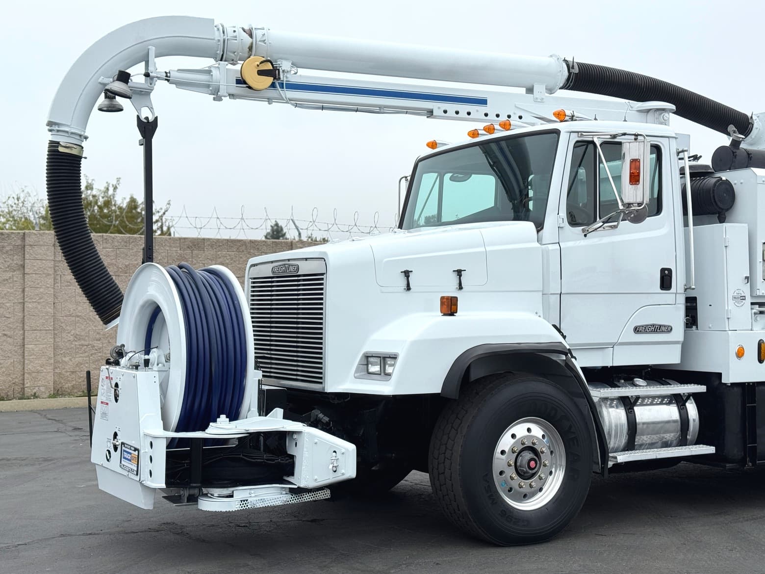 1993 Freightliner Vac-Con 9 YD Vacuum Hydro Excavator Truck