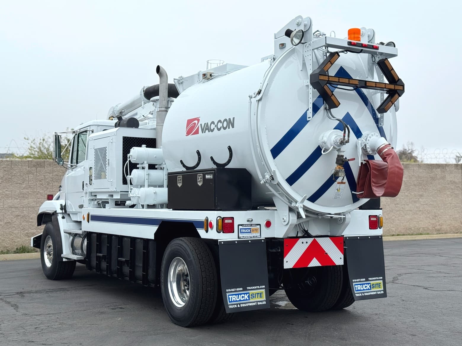 1993 Freightliner Vac-Con 9 YD Vacuum Hydro Excavator Truck