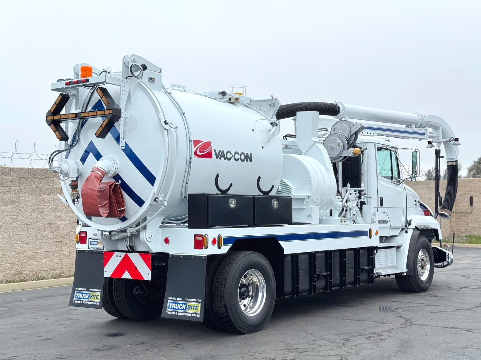 1993 Freightliner Vac-Con 9 YD Vacuum Hydro Excavator Truck