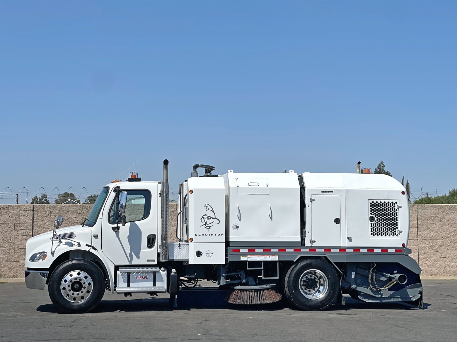 2011 Freightliner Wayne Gladiator Mechanical Street Sweeper
