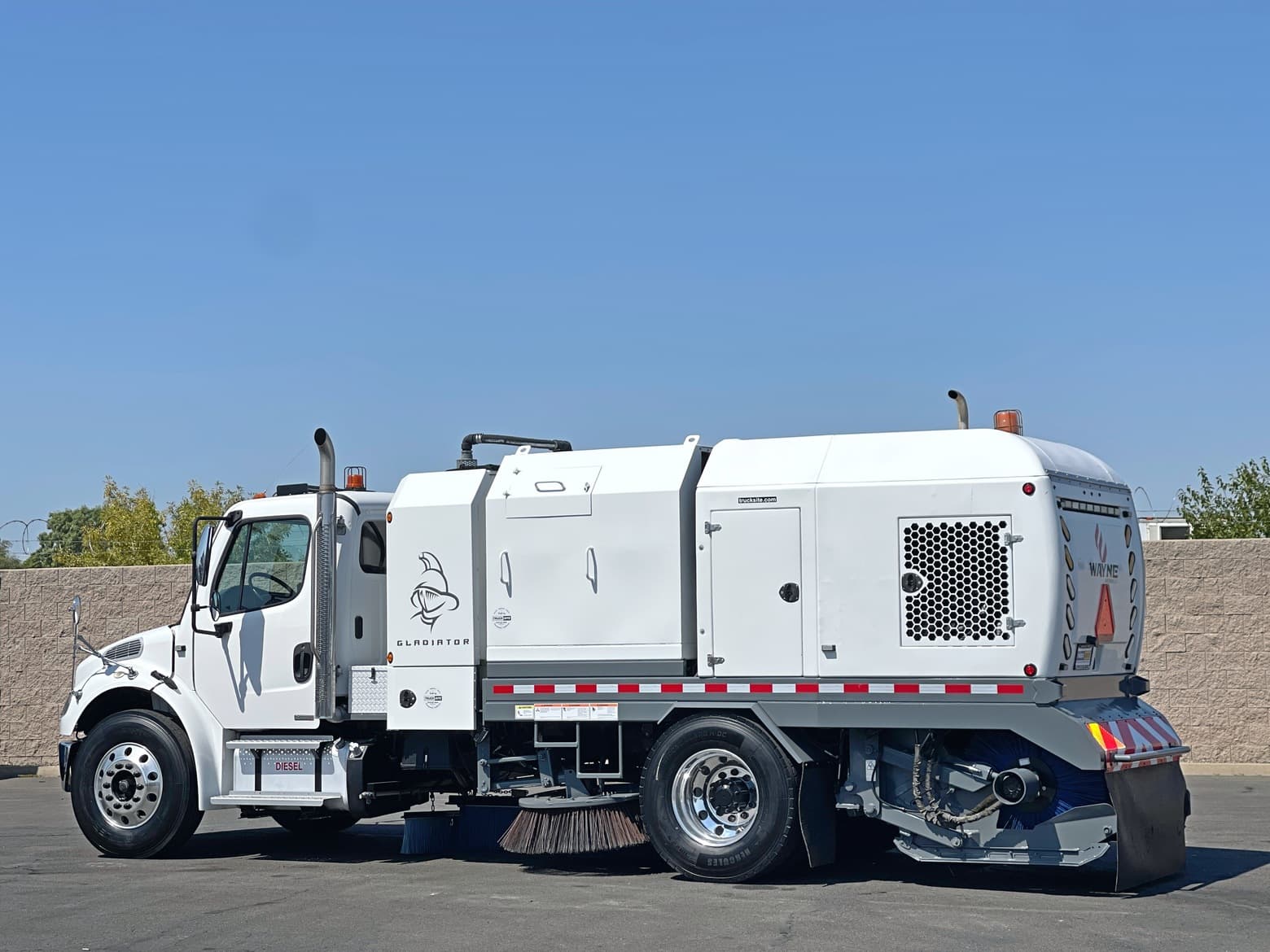 2011 Freightliner Wayne Gladiator Mechanical Street Sweeper