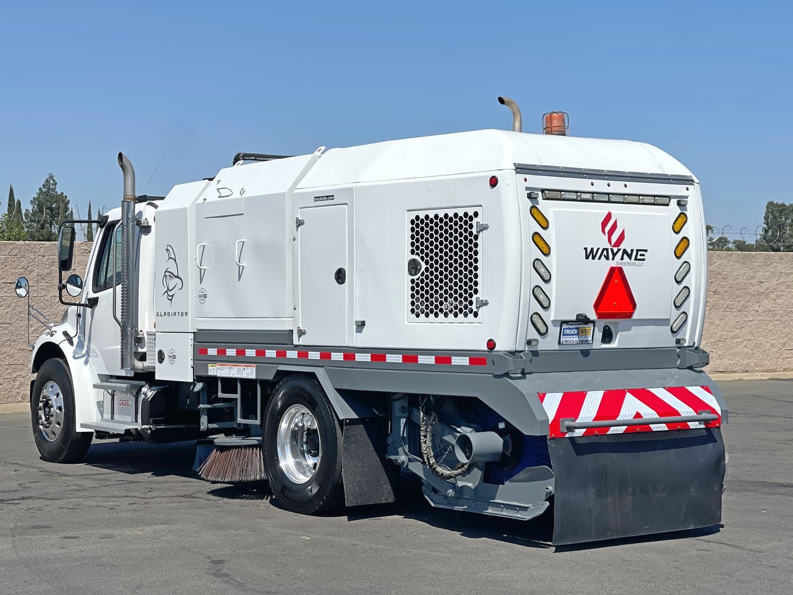 2011 Freightliner Wayne Gladiator Mechanical Street Sweeper