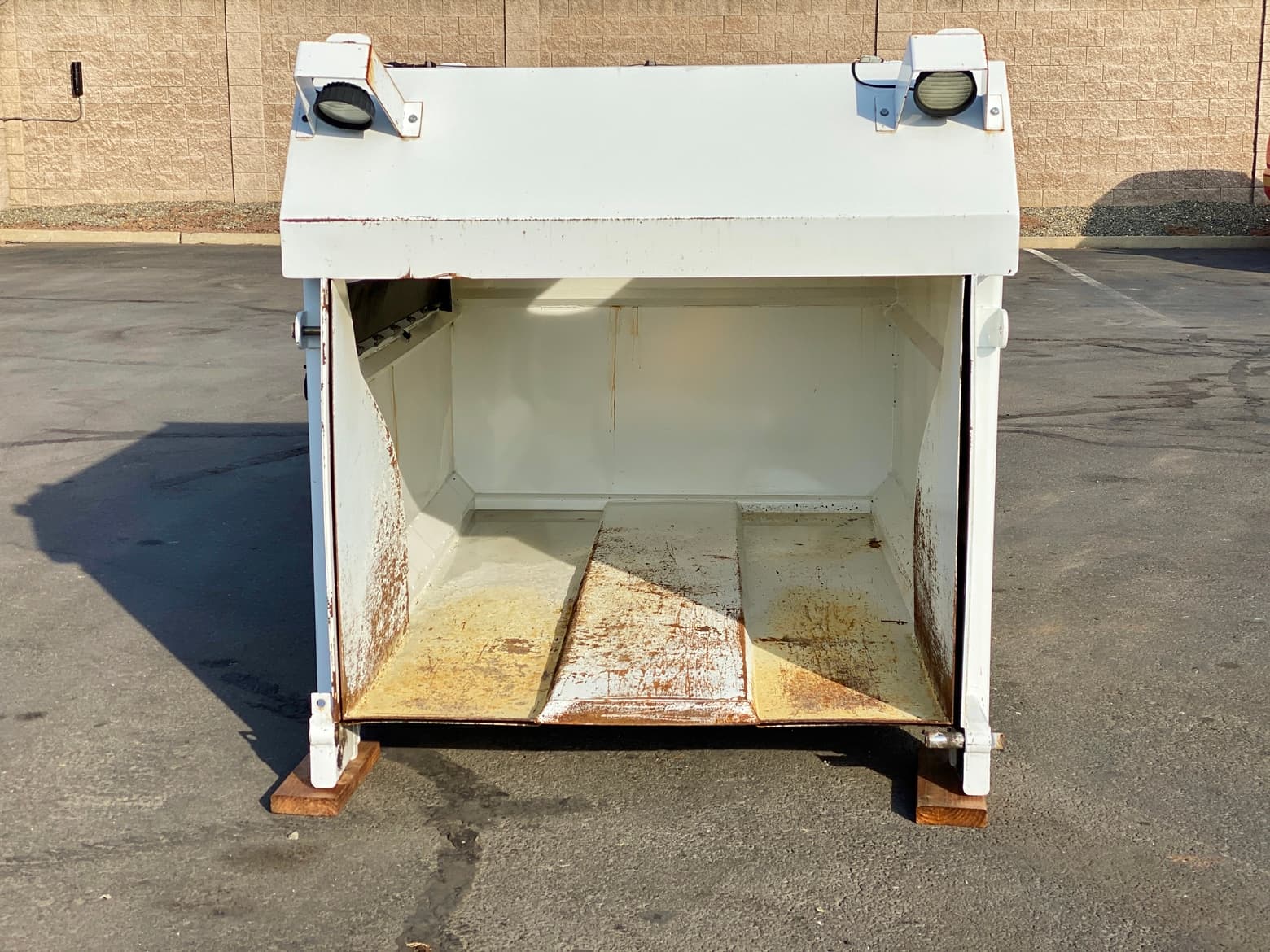 Gladiator Sweeper Hopper