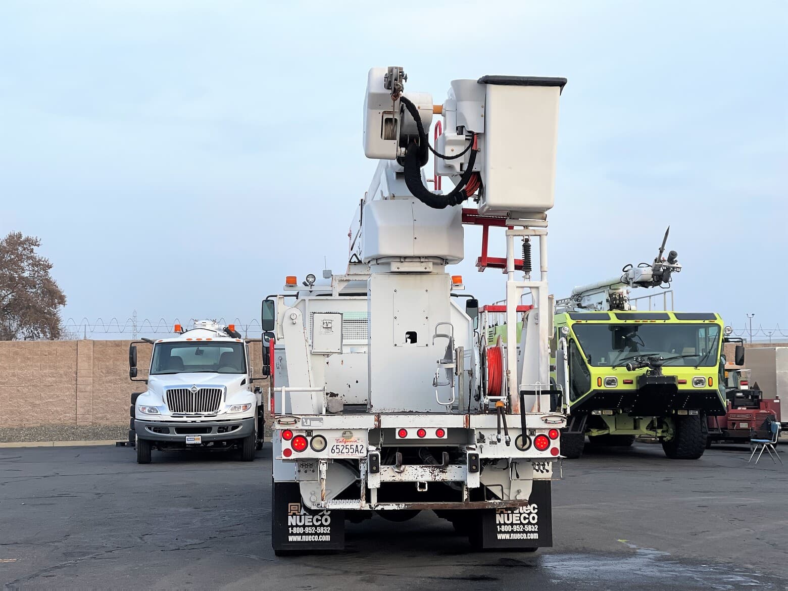 Altec A77T Non-Overcenter 82' Aerial Bucket Body