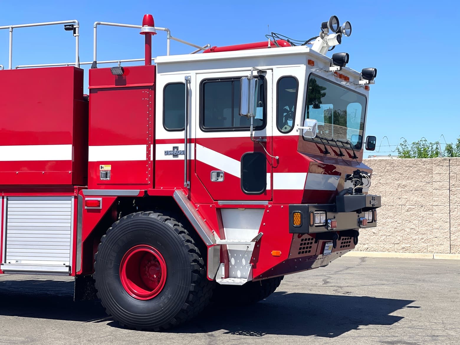 2005 Oshkosh T-1500 4x4 Aircraft Rescue Truck